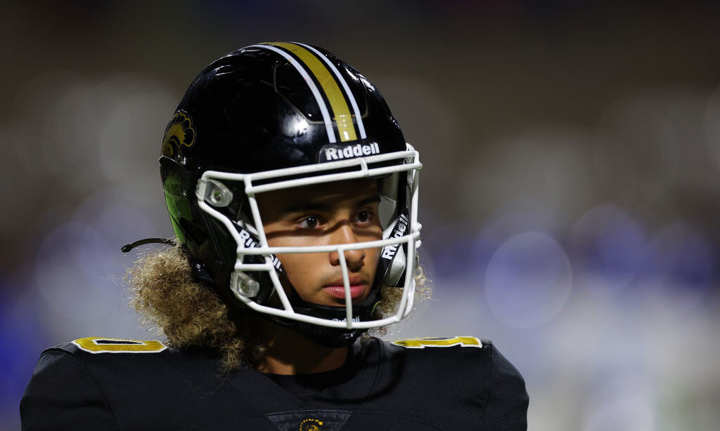 CARROLLTON, GEORGIA - OCTOBER 20: Julian "Ju Ju" Lewis #10 of the Carrollton High School Trojans wa...