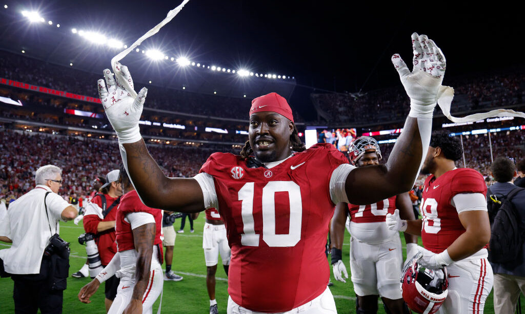 SEPTEMBER 28: Jehiem Oatis #10 of the Alabama Crimson Tide...