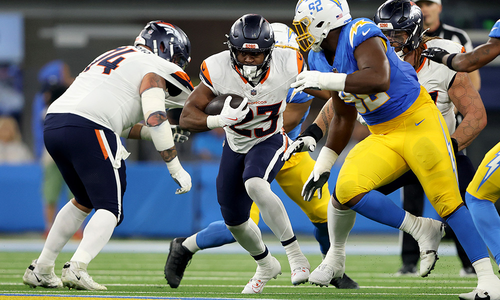 Broncos RB Audric Estimé...