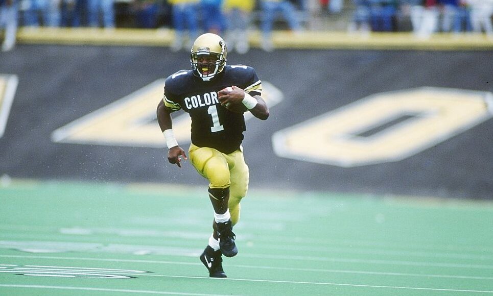 29 Sep 1990: Running back Eric Bieniemy of the Colorado Buffaloes returns a kickoff during a game a...